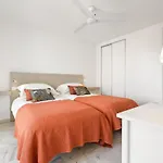 Fantastic Ph Near Hard Rock Walk To Beach Rdr479